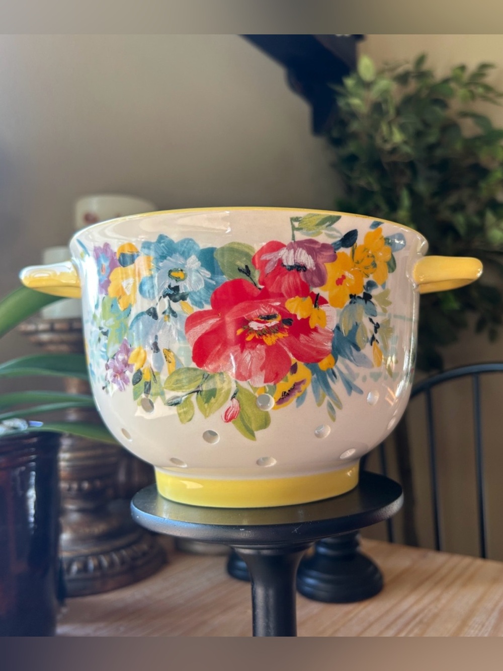 The Pioneer Woman Sweet Romance Blossoms Ceramic Berry Colander
